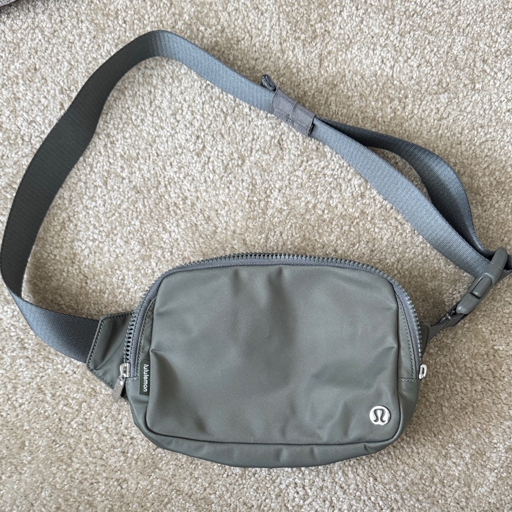 NWOT lululemon Everywhere Belt Bag
